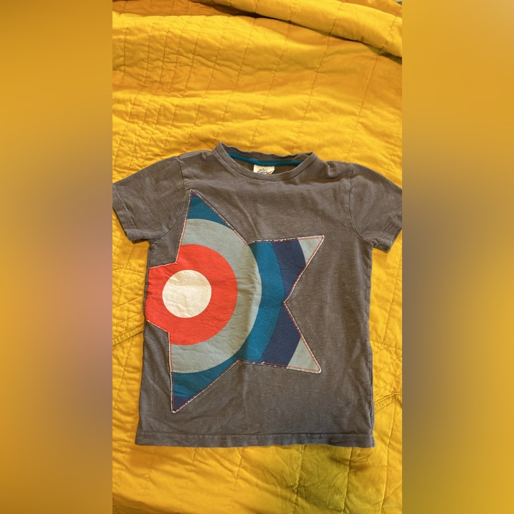 Mini Boden Tee, size 6-7